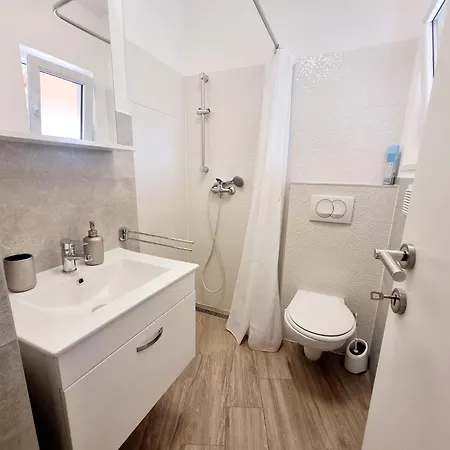 Apartment Mevi *