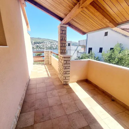 Mevi Apartment